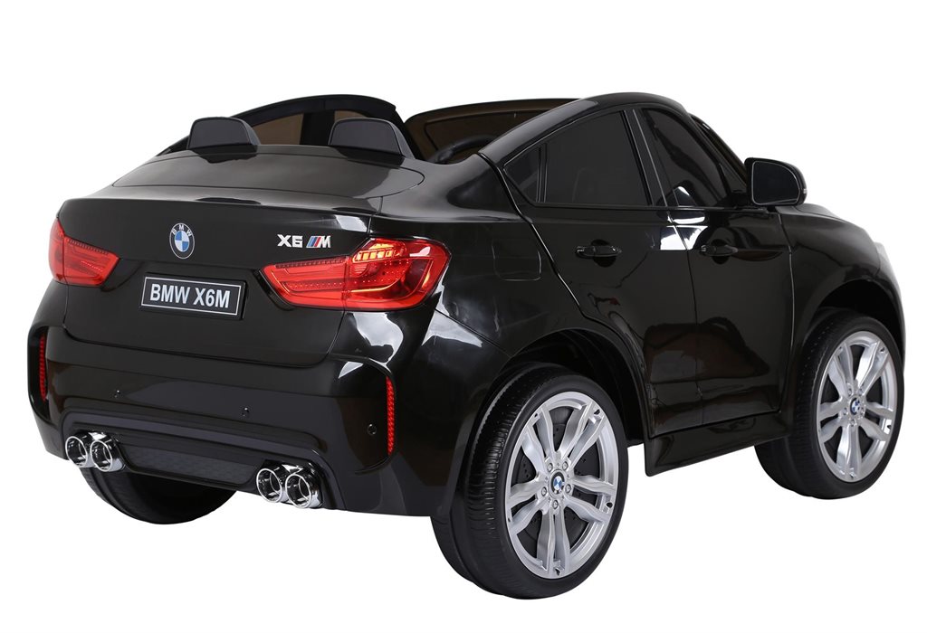 BMW x6 с открытым багажником